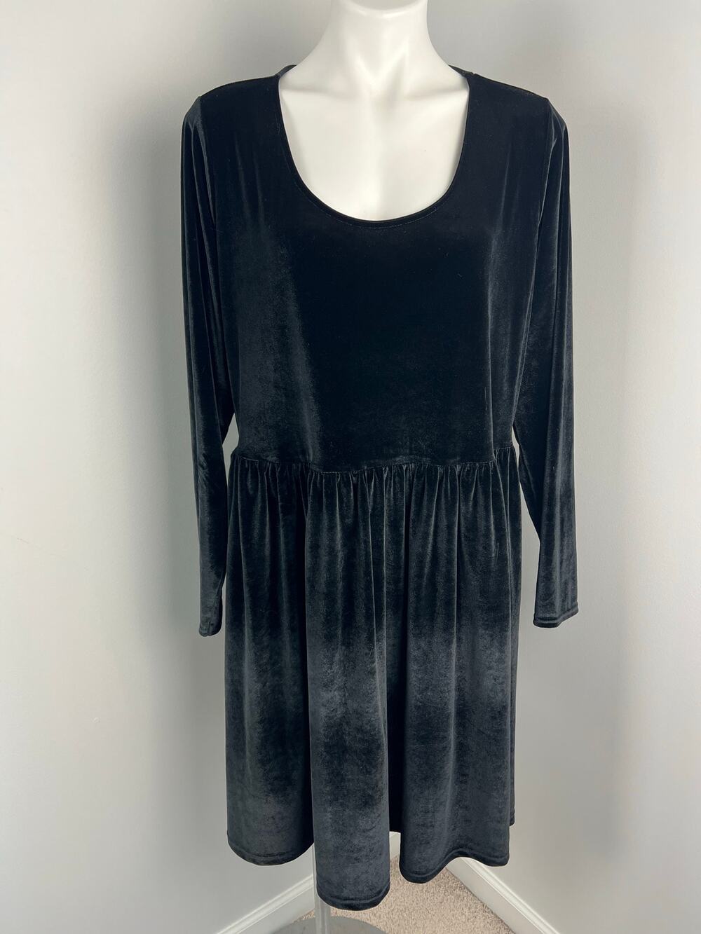 ASOS Curve Black Velvet Pleated Long Sleeve Dress 20